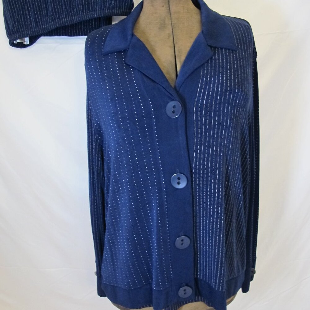 Draper’s and Damon’s 3-piece navy and white pantsuit PXL